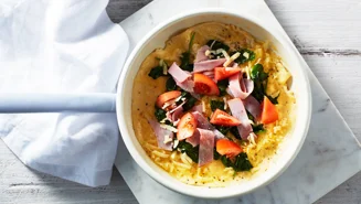 Omelett mit Käse und Schinken