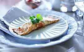 Sinihomejuustotäytteiset ohukaiset