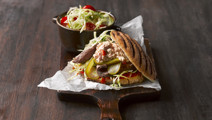 Sandwich med flanksteak og tomatkrydret hvidkål