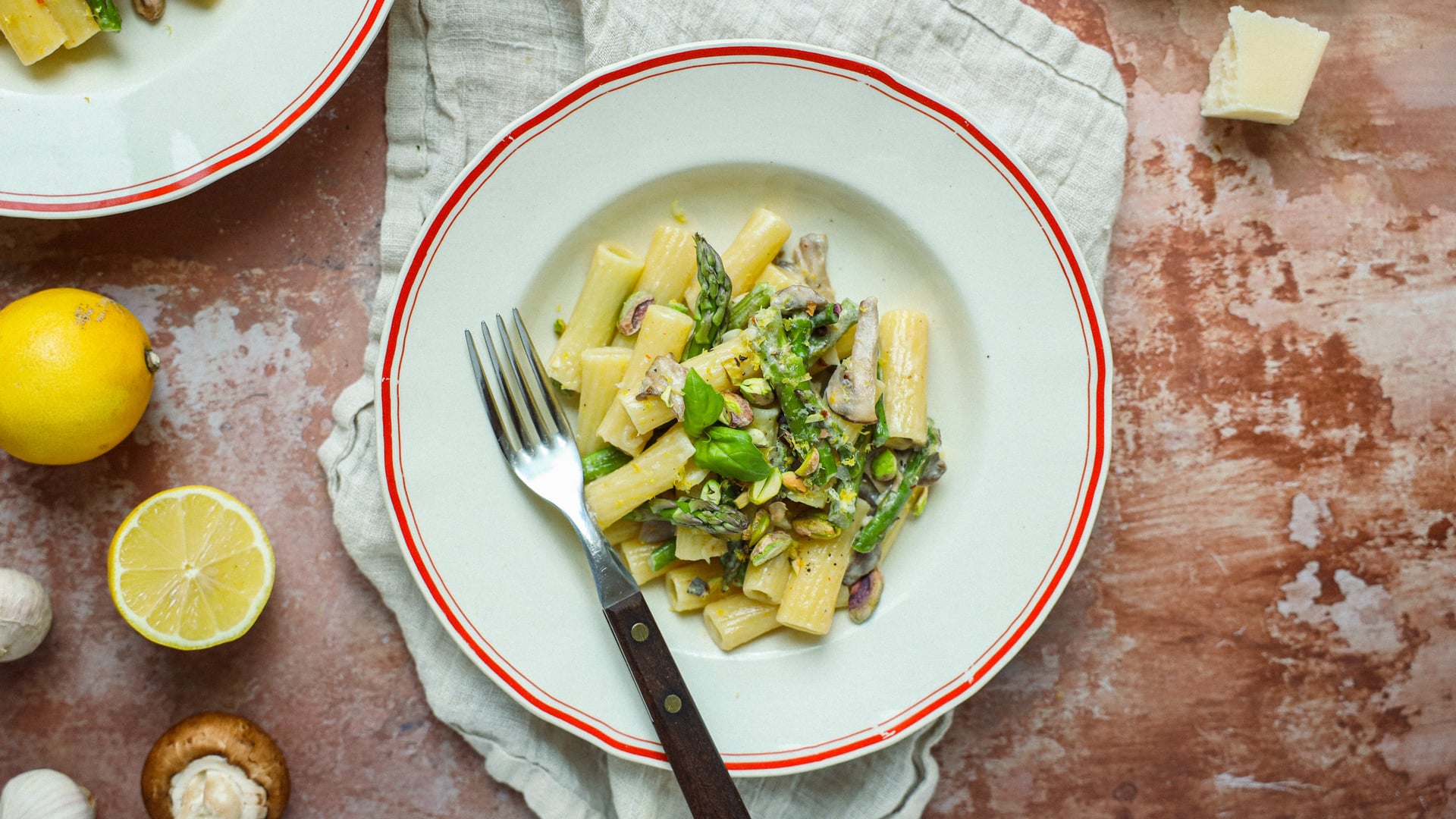 Parsapasta sienillä