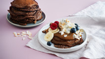 Chokladpannkakor med kardemummayoghurt