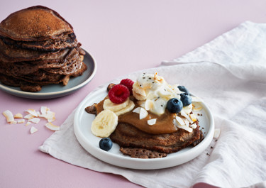 Chokladpannkakor med kardemummayoghurt
