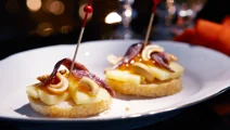Pinchos med ost och sardeller