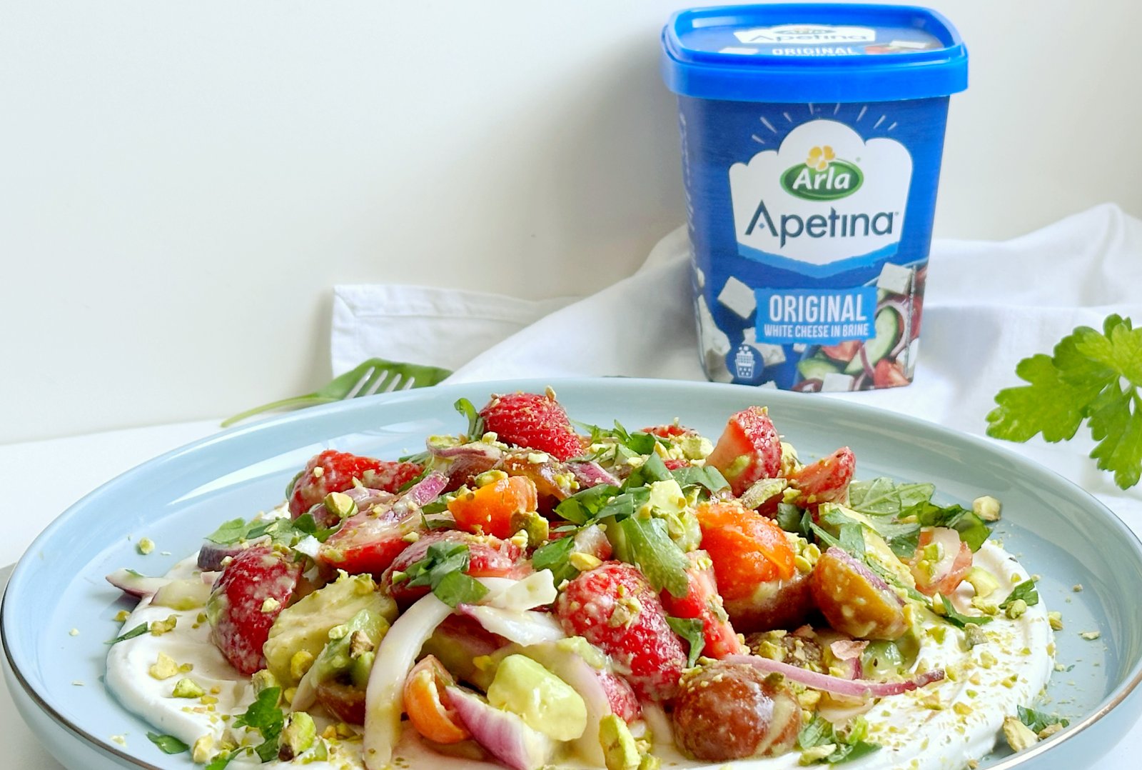Ensalada de fresas con base de Arla Apetina