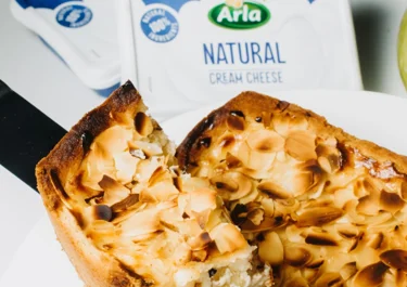 Tarta de manzana y Arla Queso de untar Natural