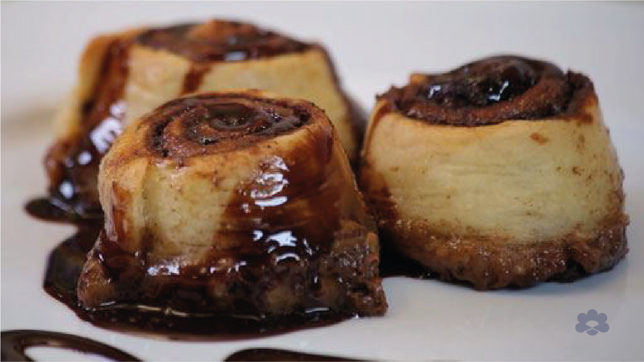 كعكات القرفة بالكريما