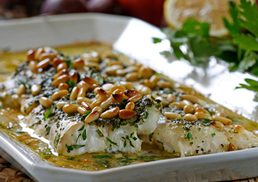 Valkosipulikalaa ja pinjansiemeniä