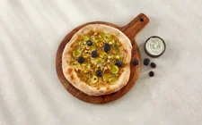CASTELLO® STREJF PÅ PIZZA MED KARTOFFEL, BROMBÆR, NØDDER OG TIMIAN