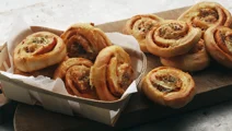 Bullar med brie och chorizo