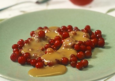 Puolukat ja kinuskikastike