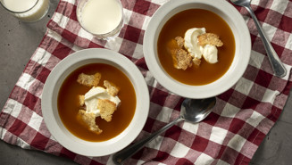 Nyponsoppa med mandelchips