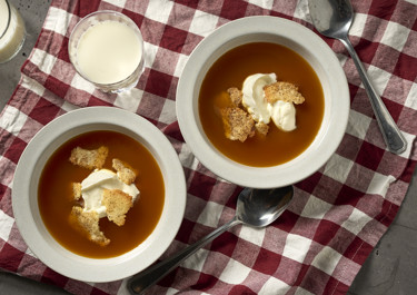 Nyponsoppa med mandelchips