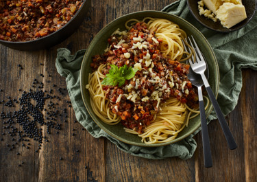 Vegetar bolognese - Opskrift på bolognese med belugalinser | Arla