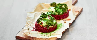 Tatar med rødbede og grøn kefircreme