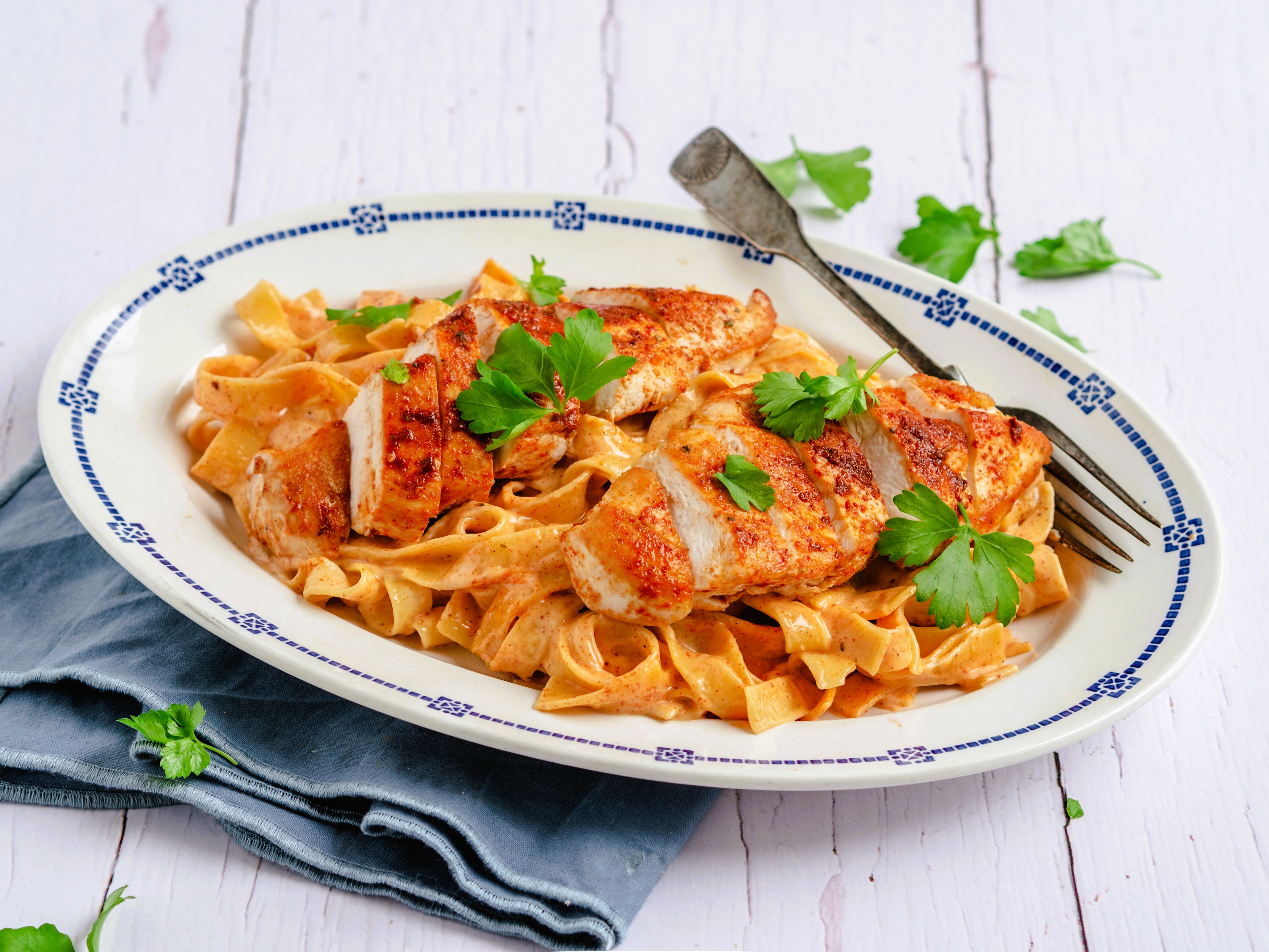 دجاج ألفريدو ببهارات الكاجون 