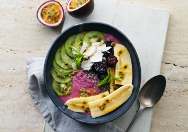 Blackberry smoothie bowl
