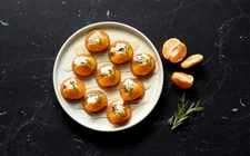 Peberkager med blåskimmelost, mandarin og honning