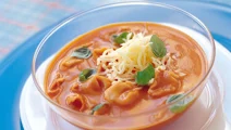 Tomat- och tortellinisoppa