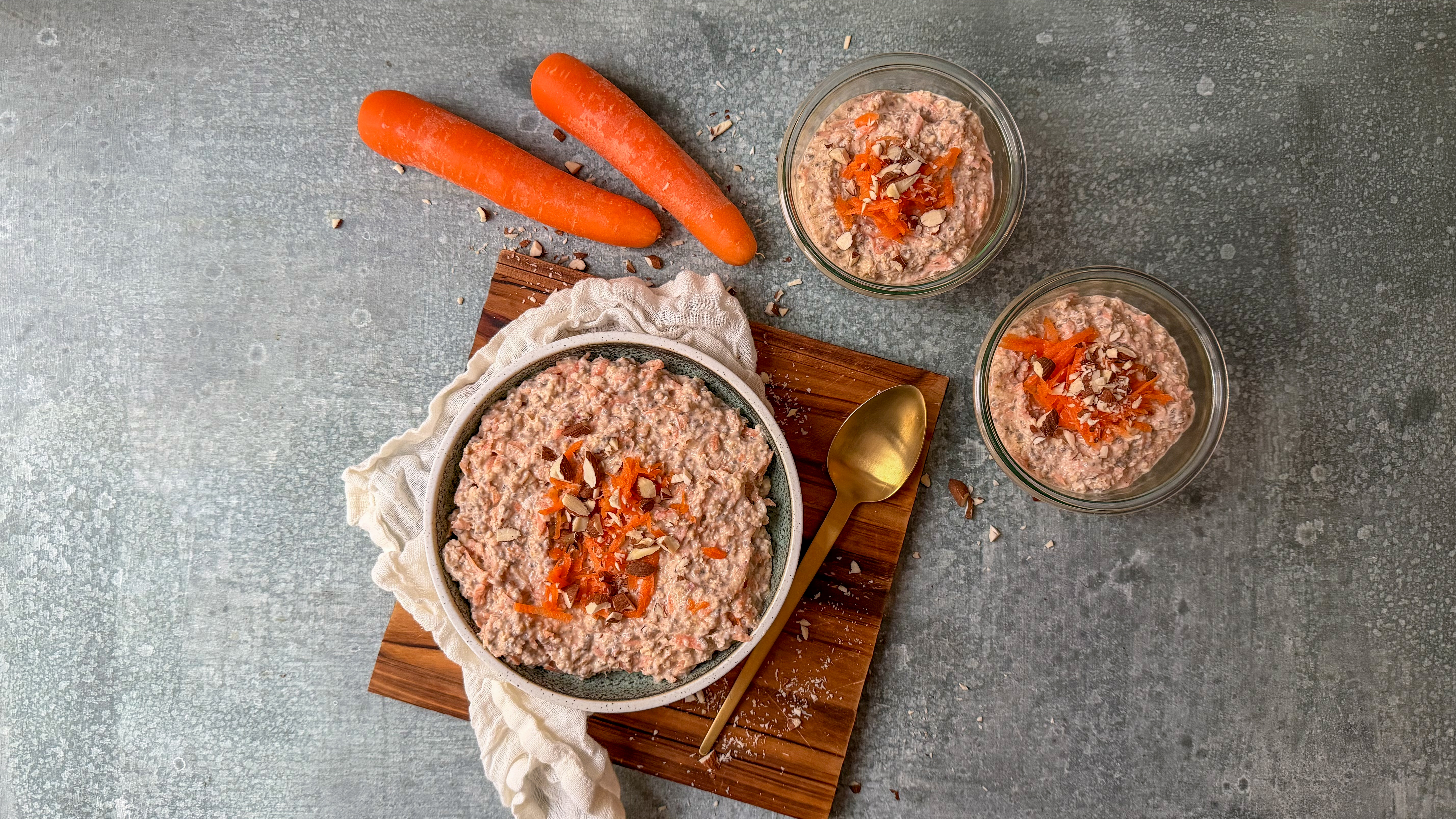 Carrot cake overnight oats 