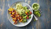 Kyllingespyd med spaghetti og pesto