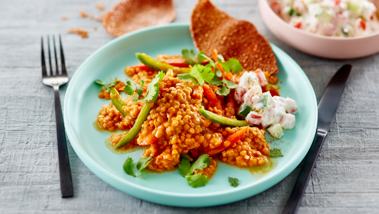 Papadams mit rotem Linsen-Curry und Skyr