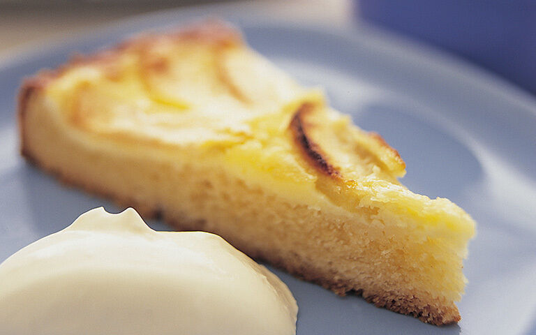 Apfelkuchen mit gebackener Creme