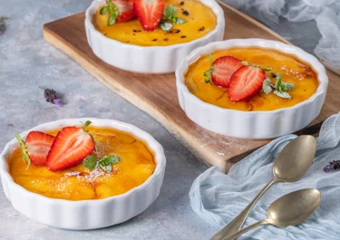 Crème Brûlée with Strawberries