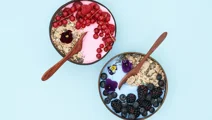 Blauwe en roze smoothie bowl