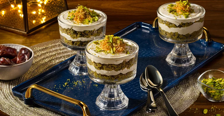 مفروكة بالفستق والقشطة