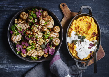 Gylden kartoffelmos og grillede mørbradbøffer