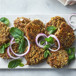 Lins- och cheddarfritters med garam masala och mynta