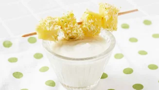 Ananasspett med vaniljyoghurt