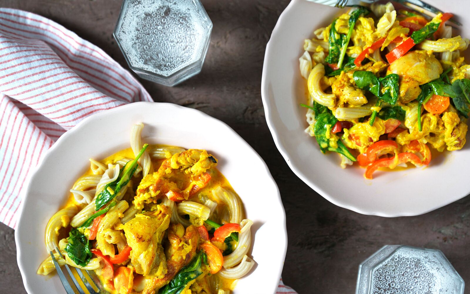 Kycklingpasta med curry 