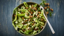 Groene salade met saladekaas en croutons