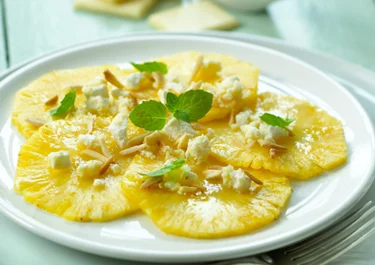 Ananascarpaccio med chokoladecrumble