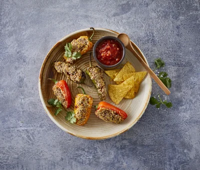 GEFÜLLTE MINI PAPRIKA MIT PIKANTEM FRISCHKÄSE