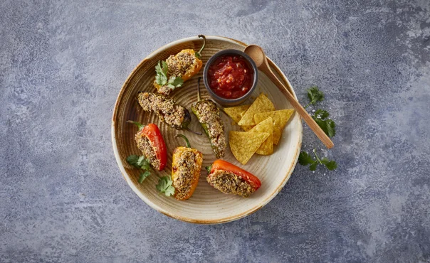 GEFÜLLTE MINI PAPRIKA MIT PIKANTEM FRISCHKÄSE