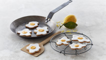 Fried egg Easter biscuits