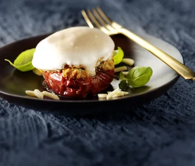 Bakte epler med blåmuggost og marengstopping