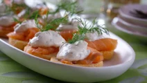 Crostini med rökt lax