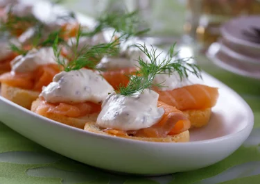 Crostini med rökt lax