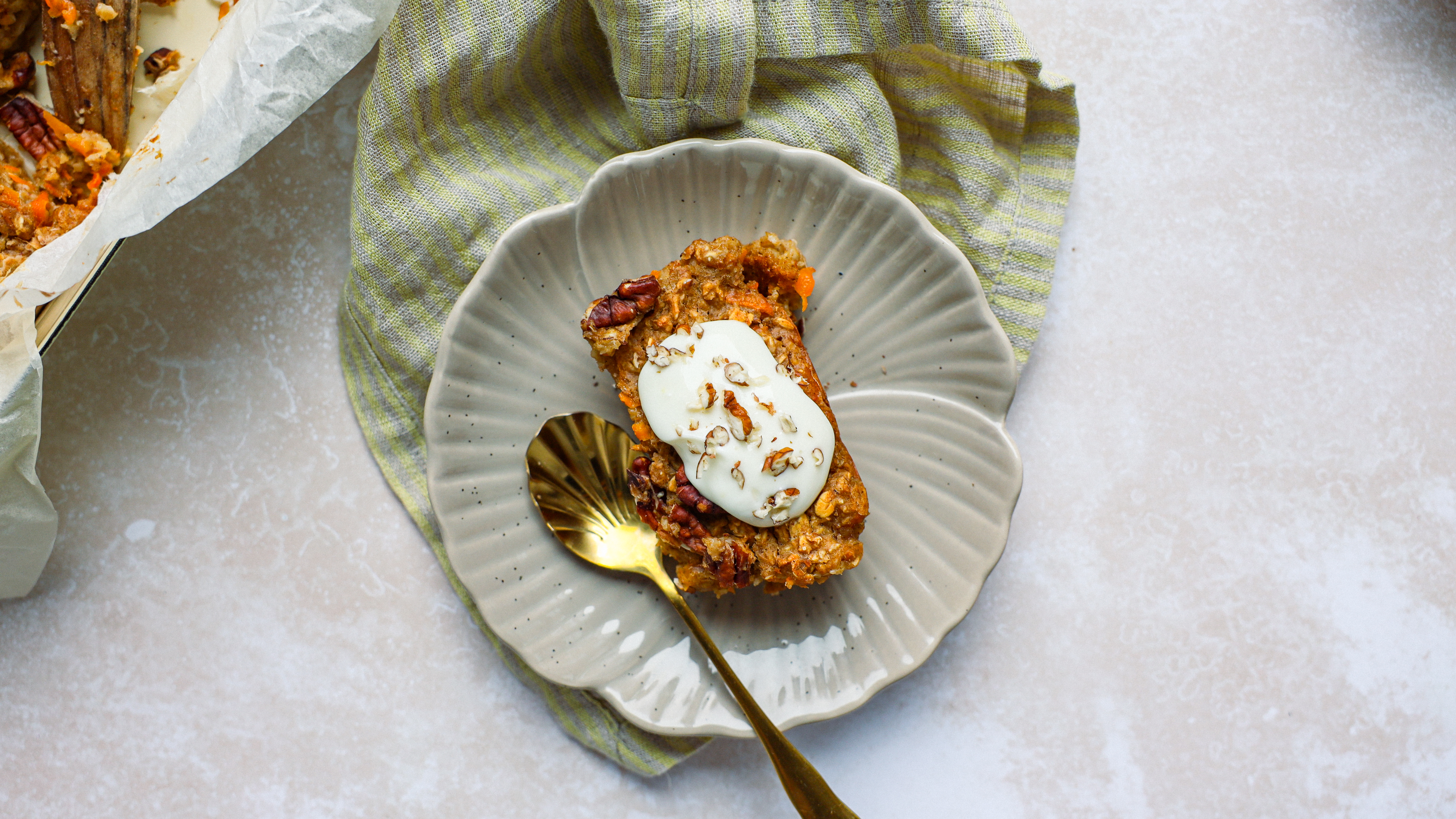 Frühstückskuchen mit Haferflocken und Karotten