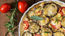 Moussaka de ternera con crema de yogur