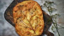 Ost- och potatisfocaccia med dillfrö