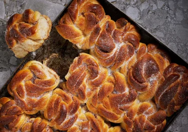 Cinnamon buns in a pan
