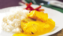 Fisk i saffran- och kokossås