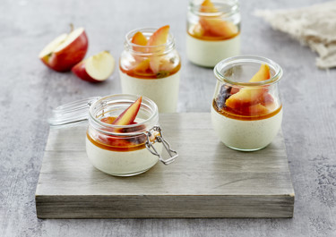Panna cotta med krydrede æbler