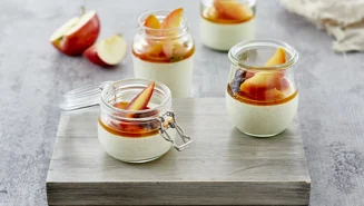 Panna cotta med krydrede æbler