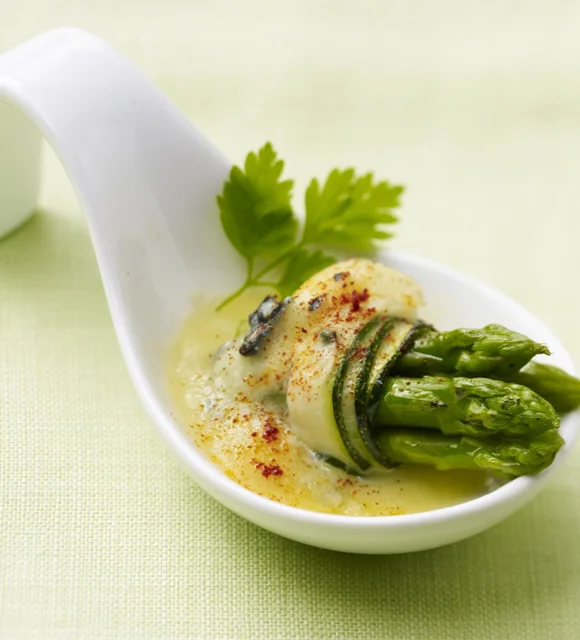 Roulés d’asperges gratinés aux courgettes