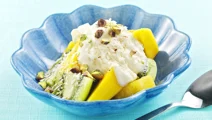 Exotisk fruktsallad med rostad kokos